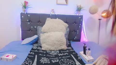 C A L L  M E  M I A  online show from 31, 3, 2026