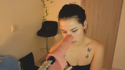 Mia adams  online show from 8, 10, 2025