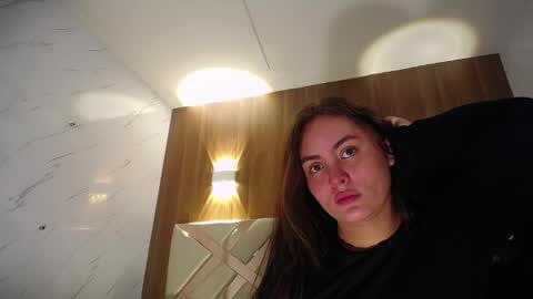 Mia  online show from 16, 10, 2025