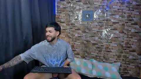 Snapshot of mia_and_vincentt chatting on 4, 3, 2025 Mia and vincentt model indepent online show from 4, 3, 2025