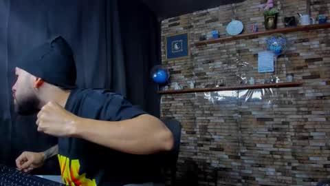 Snapshot of mia_and_vincentt chatting on 17, 10, 2025 Mia and vincentt model indepent online show from 17, 10, 2025