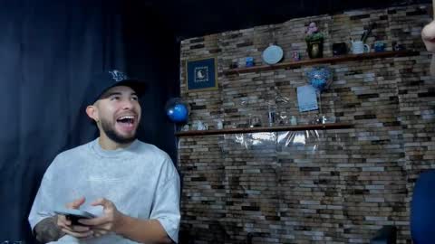 Snapshot of mia_and_vincentt chatting on 19, 10, 2025 Mia and vincentt model indepent online show from 19, 10, 2025