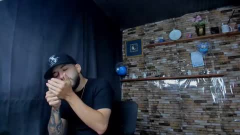 Snapshot of mia_and_vincentt chatting on 22, 10, 2025 Mia and vincentt model indepent online show from 22, 10, 2025