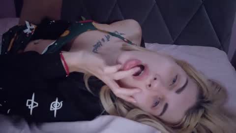 mia_angel online show from 4, 11, 2025