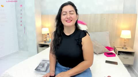 Snapshot of mia_aristizabal chatting on 11, 10, 2025 Mia Aristizabal online show from 11, 10, 2025