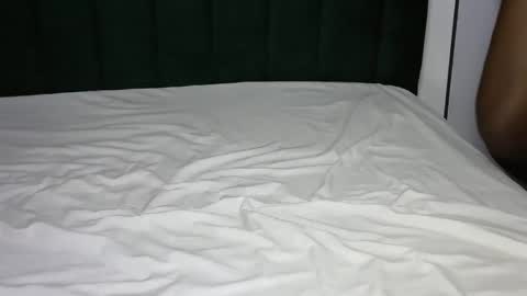 aishah petite online show from 2, 2, 2025