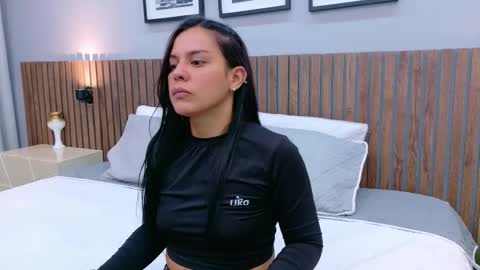 Mia Bellefort online show from 22, 3, 2026