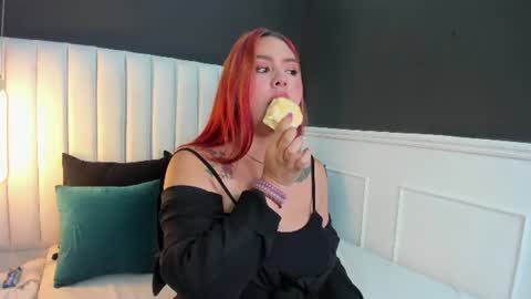 Snapshot of mia_blumm_ chatting on 26, 6, 2026 Mia online show from 26, 6, 2026