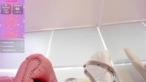 Snapshot of mia_bonneett chatting on 4, 1, 2025 online show from 4, 1, 2025