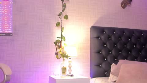Snapshot of mia_bonneett chatting on 7, 3, 2025 online show from 7, 3, 2025