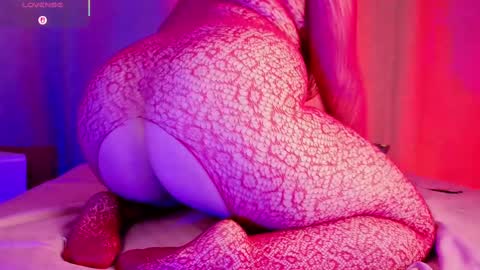 Snapshot of mia_bonneett chatting on 20, 9, 2025 online show from 20, 9, 2025