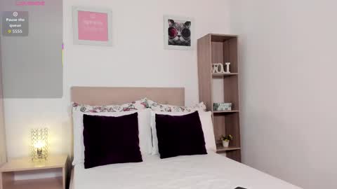 Snapshot of mia_cano_ chatting on 6, 11, 2025 Mia Cano online show from 6, 11, 2025