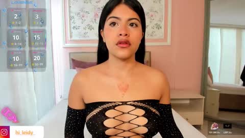 Snapshot of mia_cano_ chatting on 26, 11, 2025 Mia Cano online show from 26, 11, 2025