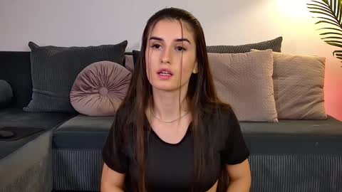 Snapshot of mia_carter99 chatting on 16, 12, 2025 Freya Allen online show from 16, 12, 2025