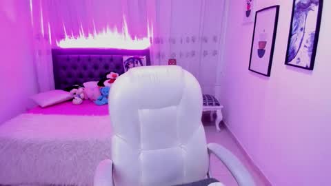 Mia online show from 3, 12, 2025