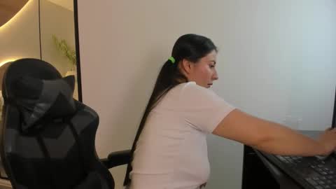 Snapshot of mia_collins96 chatting on 26, 10, 2025 M I A online show from 26, 10, 2025