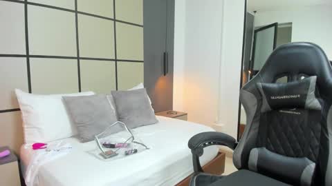 Snapshot of mia_collins96 chatting on 28, 10, 2025 M I A online show from 28, 10, 2025