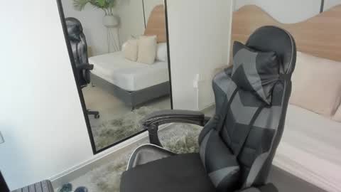 Snapshot of mia_collins96 chatting on 26, 11, 2025 M I A online show from 26, 11, 2025