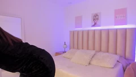 Snapshot of mia_corner chatting on 14, 9, 2025 mia_corner online show from 14, 9, 2025