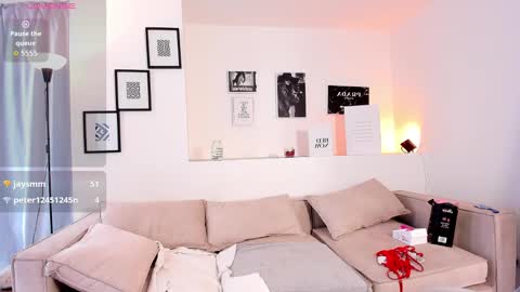 Snapshot of mia_corner chatting on 28, 9, 2025 mia_corner online show from 28, 9, 2025