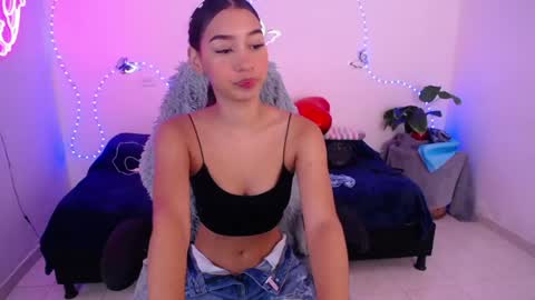 mia_cute_girl online show from 7, 6, 2026