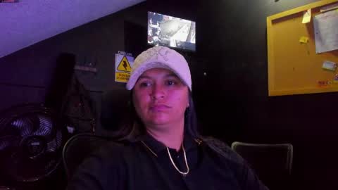 Mia daniela  online show from 1, 10, 2025