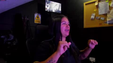 Mia daniela  online show from 2, 10, 2025