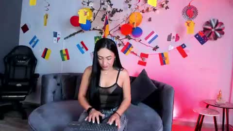 mia_davis__ online show from 18, 6, 2026