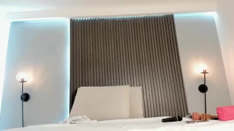 Mia Dollce online show from 22, 2, 2026