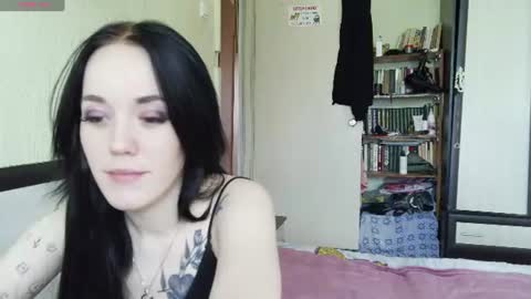 Mia and Jenny online show from 3, 8, 2026