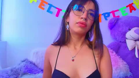 Mia flames online show from 25, 11, 2025