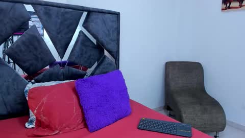 Snapshot of mia_fox3 chatting on 2, 12, 2025 mia fox online show from 2, 12, 2025