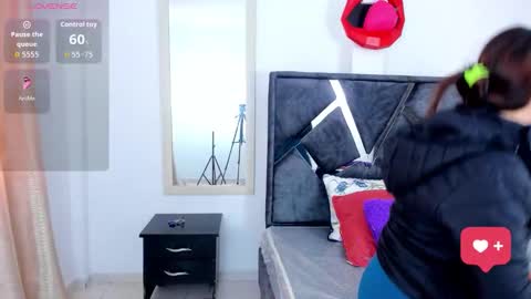 Snapshot of mia_fox3 chatting on 5, 12, 2025 mia fox online show from 5, 12, 2025