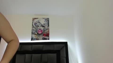 Snapshot of mia_fox3 chatting on 3, 2, 2026 mia fox online show from 3, 2, 2026