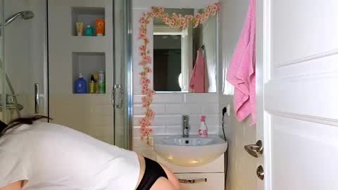 Snapshot of mia_g_ chatting on 4, 3, 2025 Mia online show from 4, 3, 2025