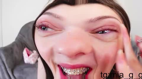 Snapshot of mia_g_ chatting on 4, 12, 2025 Mia online show from 4, 12, 2025