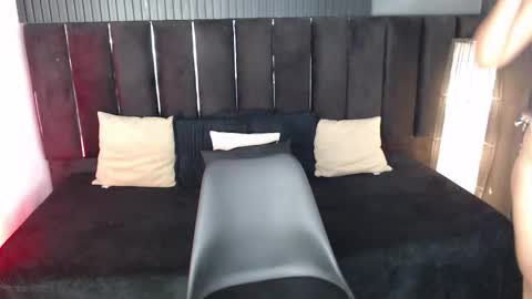 Mia  online show from 15, 12, 2025