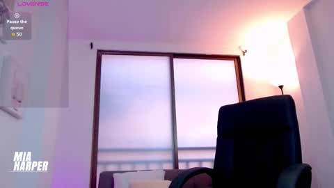 Snapshot of mia_hrpr_01 chatting on 9, 11, 2025 Mia online show from 9, 11, 2025