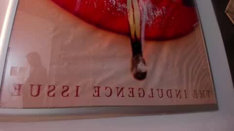 Snapshot of mia_jagger chatting on 5, 11, 2025 Val online show from 5, 11, 2025