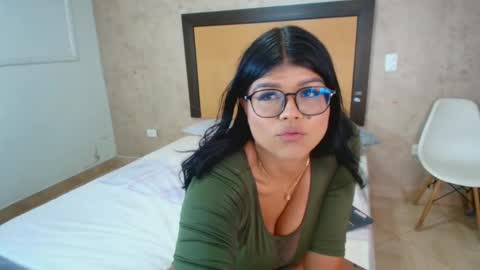 Snapshot of mia_lopez52 chatting on 2, 10, 2025 MIALOPEZ . Y . online show from 2, 10, 2025