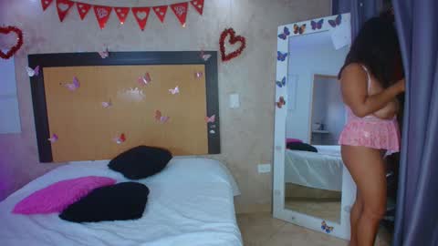 MIALOPEZ      .     Y      .      online show from 26, 2, 2026