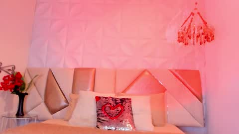 Mia  online show from 17, 10, 2025