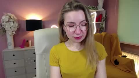 Snapshot of mia_luxx92 chatting on 4, 12, 2024 Mia online show from 4, 12, 2024