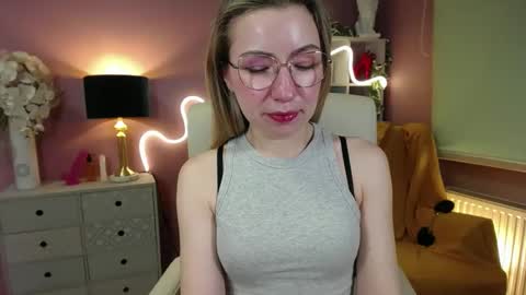 Snapshot of mia_luxx92 chatting on 5, 12, 2024 Mia online show from 5, 12, 2024
