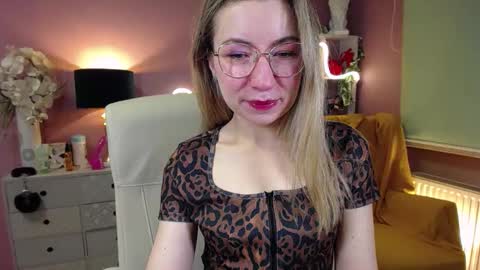 Snapshot of mia_luxx92 chatting on 12, 12, 2024 Mia online show from 12, 12, 2024