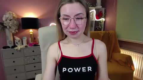 Snapshot of mia_luxx92 chatting on 17, 12, 2024 Mia online show from 17, 12, 2024