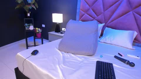 MIA  online show from 5, 3, 2026