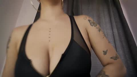 Snapshot of mia_millers2311 chatting on 3, 10, 2025 mia independent model online show from 3, 10, 2025