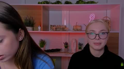 Snapshot of mia_moah chatting on 15, 10, 2025 mia_moah online show from 15, 10, 2025