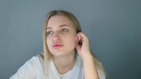 Mia online show from 9, 9, 2025